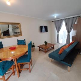 Casa full equipada con 4 camas, 1 sofá cama y estacionamiento gratis, hotel di Antofagasta