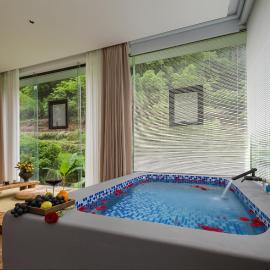 Yuechuang Banshandu Homestay (Hongqiao Tuojiang Store, Fenghuang Ancient Town), hotel in Fenghuang County