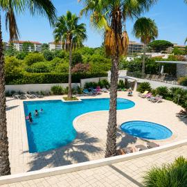 Luxury Beach Apartment in Cavalo Preto Condominium, hotel in Quarteira