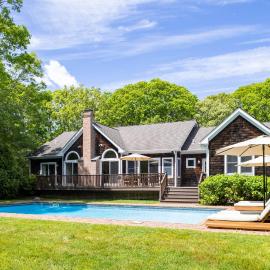 Abrahams Grove by Rove Travel - Luxe Estate with Pool, hotel di East Hampton