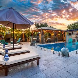Bamboo Bliss 4BR 4BA Private Home with Heated Pool Pizza Oven and Putting Green