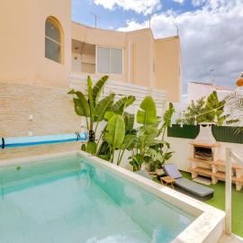 Villa Monica with Private Pool and Jacuzzi