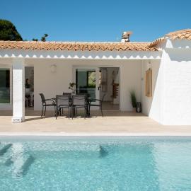Villa FC - Elegante Villa con Piscina Privata, khách sạn ở Abbiadori