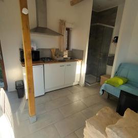 Studio 2 personne maximum, proche de Niort, Surgères、Bellevilleのホテル