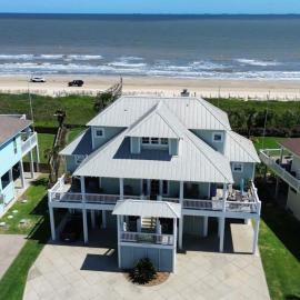 Moss Landing Luxury Beachfront Private Walkover, hotel in Bolivar Peninsula