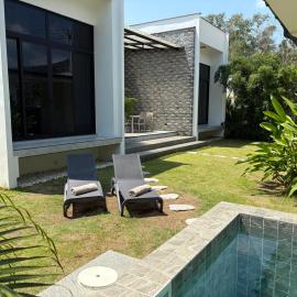 Noir Blanc Modern Villa