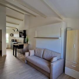 Charmant studio rénové dans village provençal