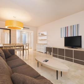 Spacious 3 bedrooms apartment side sea view, Hotel in Torrox-Costa