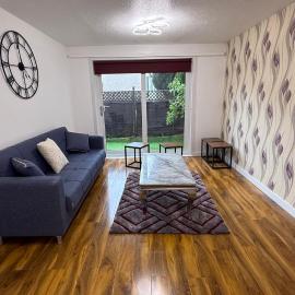 2 Bedroom Holiday Home 20 Mins from Loch Lomond