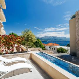Boho Apartment with Sea View & Pool, hotel in Baošići