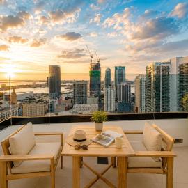 Skyline Views & Rooftop Pool Free Parking