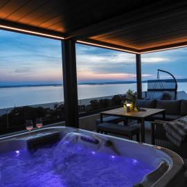 Vista Azura Apartment - Sea View & Private Jacuzzi, hotel in Rtina