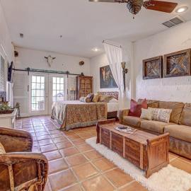 King Bed Villa with Kitchen, Spa, Pool, Gym - Relaxing, hotel u gradu Sent Džordž