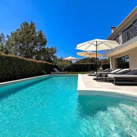 Wellnessvilla Vinomore fußläufig zum Meer & Pinienblick, Hotel in Vabriga