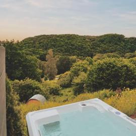 Tiny House mit Whirlpool und Sauna, hotel en Bermel