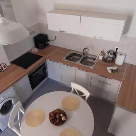 Duplex apartment near to the sea, hôtel à Saronida