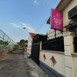 OYO 95290 Incess Diana Syariah, hotel a Probolinggo