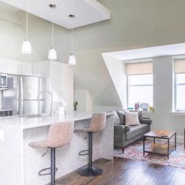 Downtown Luxury 1BR Loft · Walkable · Sleeps 4, hotel in Milwaukee