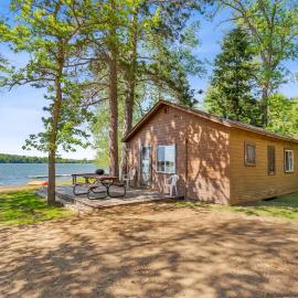 Cabin #9 2BR 1BA Timberlane Resort，Park Rapids的飯店