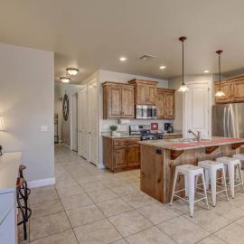 Family, Pet Friendly, Pool, EV Charger at Coral Canyon、ワシントンのホテル