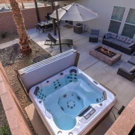 4 Bedroom 4 Bath, Pet Friendly Home with Hot Tub, Fire Pit, Pool