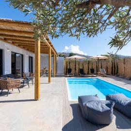 Notias-An Intimate Stay with Private Garden & Pool