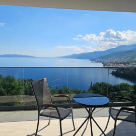 Villa Isabel Opatija - Luxury Apartments with Pool & Sea View, hotel u Matuljima