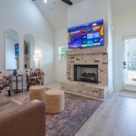 Pet-Friendly 4BR 5 Min to LakePoint with TV Room