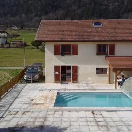 Maison Familiale Lac Annecy 10 personnes, Hotel in Lathuile