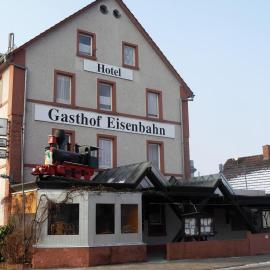 Viesnīca Hotel-Gasthof-Destille-Eisenbahn pilsētā Mosbaha