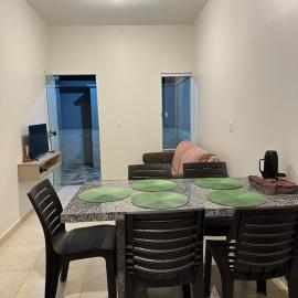 Apê completo, até 5 pessoas - Ar, WiFi e garagem, Hotel in Itaberaí