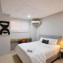 Suite in Lomas de Urdesa walk to Tennis Federation, hotel in Guayaquil