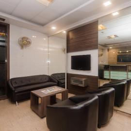 Super Hotel O Solitaire, hotel u gradu Turambhe