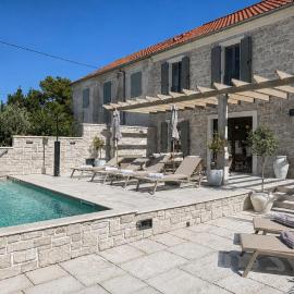 Heritage Villa Francheza-Elegant Stone villa near the Beach, Pašman Island , Ugrinić, hotel a Ugrinići