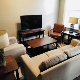 Spacious Unit in Shaw Neighborhood - 2 blocks to park Sleeps 12, hôtel à Saint-Louis