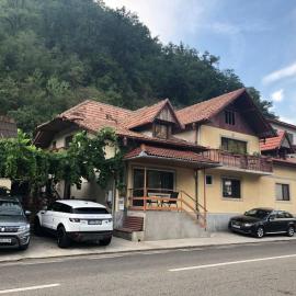 Casa Dina, hotel sa Băile Herculane