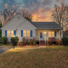 Peaceful 3 BR Ranch King Bed Fireplace, Hotel in Glen Allen
