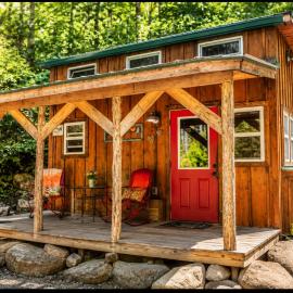 Peaceful Forest Tiny Home, hotel in Newport