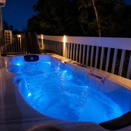 Peaceful City View - Hot Tub - 2 Parking & EV Chrger