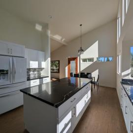 Spacious 3BR Retreat - Sleeps 6 - Near Seattle, hotel din Sammamish