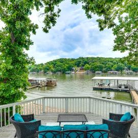 Private Boat Ramp + Dock: Ozarks Lake Escape!, hotel in Gravois Mills