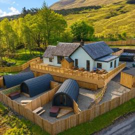60 Mile Inn - Luxury Pods with Hot Tubs, khách sạn ở Bridge of Orchy