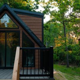 NEW BUILD A-frame TinyHouse on Pond near Asheville, hotel in Asheville
