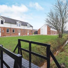 4 person holiday home on a holiday park in Blåvand: Blåvand şehrinde bir otel
