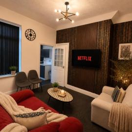 Coastal City Recharge, Contractor Base with Fast WiFi & Free Parking