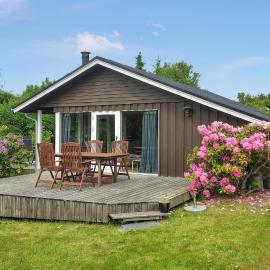 Gorgeous Home In Glesborg With Wifi