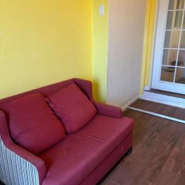 Cottage with French doors and tons of sunlight, hotel in Oakland