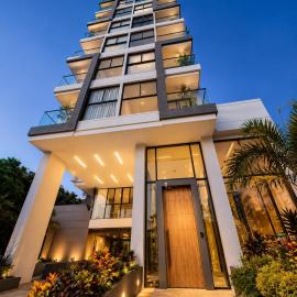 APARTASUITE DE LUJO VISTA AL MAR CERCA A LA PLAYA con ROOFTOP, hotel v destinácii Santa Marta