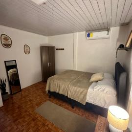 Mini apartment in downtown Limón with AC