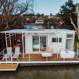 The Floathouse - Floating tiny home on the Murray, hotel in White Sands